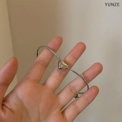 YUNZE ไฟกำไลคริสตัลสไตล์กำไลข้อมือสวยๆอินสีหัวใจความรักสีเงินสำหรับแฟชั่นสำหรับผู้หญิงเครื่องประดับงานเลี้ยงงานแต่งงานที่หรูหรา