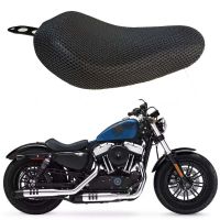 ☫ฝาครอบที่นั่งด้านหลังสำหรับ Harley Sportster XL883สี่สิบแปด3D ตาข่ายป้องกันอุปกรณ์เสริมรถจักรยานยนต์883