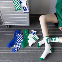 ถุงเท้าลายตารางหมากรุก พิมพ์ลายอักษรตัวC ถุงเท้ากีฬาลำลอง Mens and womens sports casual socks cotton fashion brand socks long tube fashion street socks