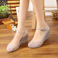 ﹍◆☌ xing lu nan Fashion slope heel crystal sandals Cover Wedge women Outer Wear Jelly Birds Nest Hole Shoes Baotou Anti-Slip Mother Square Dance mu3.sg4.3