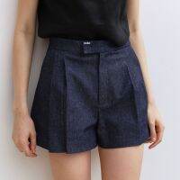 SUUBE Official Bermuda Jeans Shorts - Blue กางเกงยีนส์ขาสั้น เอวสูง จีบหน้า กระเป๋าข้าง ดีเทลปักชื่อแบรนด์