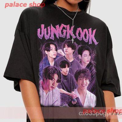 การออกแบบเดิมBAYANG 【Uniqlooo】palace shop BTS Jungkook Kpop ARMY สไตล์เกาหลี เสื้อยืด ผู้หญิง ผู้ชาย Bts T-Shirt JUNGKOOK-Clothes BTS JUNGKOOK-KOREAN-OVER SIZE-BIG SIZE-BUILT UP-BODYSIZE-DEPOURD DSOJ ดผ้าเด้ง คอกลม cotton แฟชั่น เสื้อคู่รัก er album คลาสส