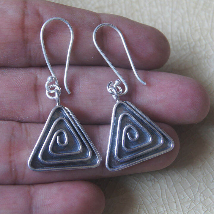 triangle-earrings-very-nice-silver-thai-karen-hill-tribe-สามเหลี่ยมสวยงามไทยตำหูเงินกระเหรี่ยงทำจากมือชาวเขางานฝีมือสวยของฝากที่มีคุณค่าของฝากถูกใจ-มีคุณค่า