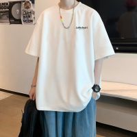 （ขนาด M-8XL）คอเสื้อ oversized แขนห้านาที พิมพ์หนังสือ ทรงหลวม สไตล์ฮ่องกง สตรีท ฮิปฮอป โอเวอร์ไซซ์ สําหรับผู้ชาย เสื้อยืดผู้ชายไซส์ใหญ่