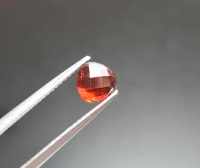 โกเมน  (Garnet) " หินแห่งชัยชนะ "  น้ำหนัก 1.30 ct. ขนาด 5.9*3.5*5.9 mm. พลอยแท้ 100% เนื้อดี ราคาถูก