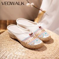 Veowalk รองเท้าถักแบบโบฮีเมียน,ปิดนิ้วเท้าแบบเย็บปักผ้าฝ้ายรองเท้าแตะส้นเตี้ยลำลองฤดูร้อนรองเท้าเอสพาดริลล์สีเทาสีเบจ