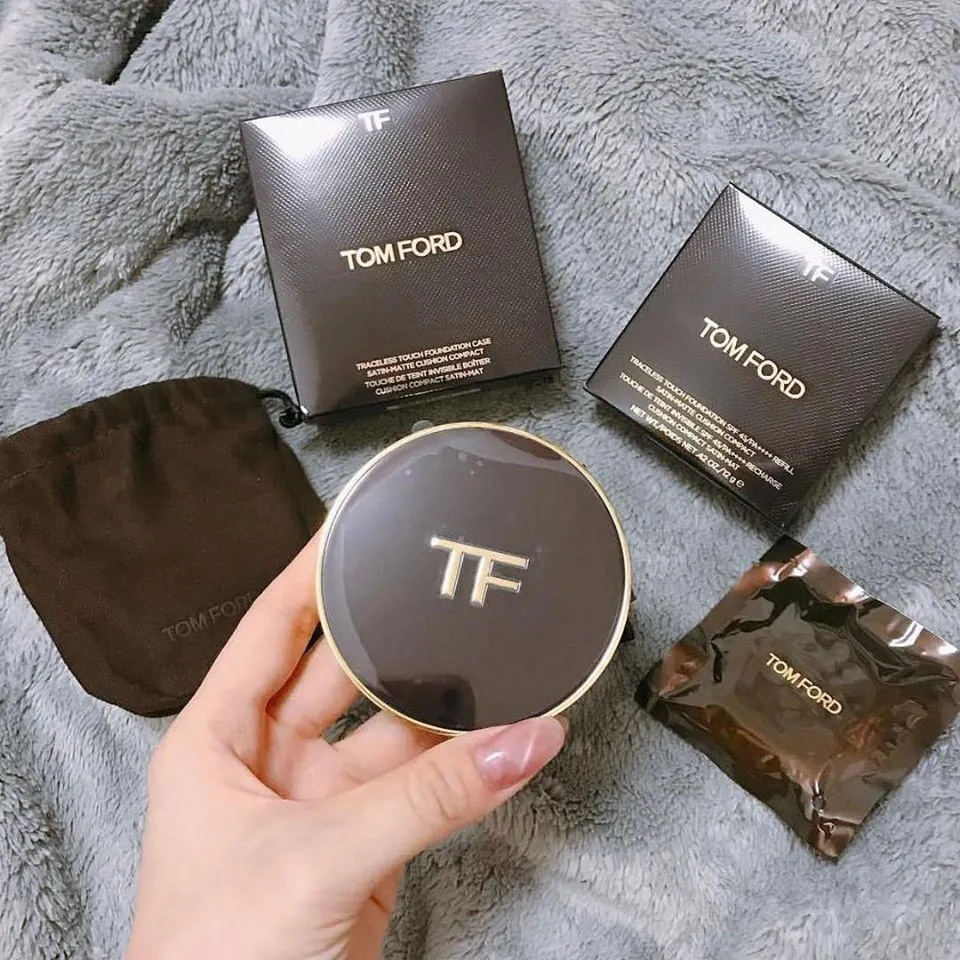 Phấn nước Tom Ford Traceless Touch Foundation Case Satin-Matte Cushion  Compact 