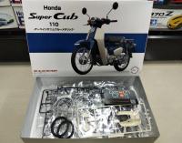 FUJIMI 1/12  Honda Super Cub 110 Arbein Denim Blue Metallic (โมเดลรถจักรยานต์ Model DreamCraft)