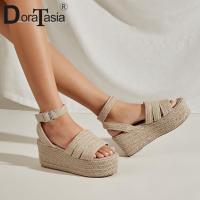 DORATASIA ยี่ห้อใหม่สุภาพสตรีสายรัดข้อเท้าฤดูร้อน Sadnals แฟชั่น Solid Wedges รองเท้าส้นสูงรองเท้าแตะผู้หญิง Casual แพลตฟอร์มผู้หญิง Shoes