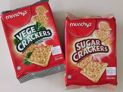 Munchys Crackers มันช์ชีส์  แครกเกอร์รสผัก และรสหวาน น้ำหนักสุทธิ 300กรัม