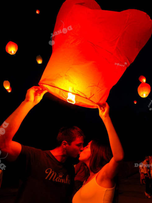 Chinese traditional paper lanterns flying to the sky candle wishing lights Christmas Valentines Day New Years holiday supplies