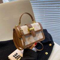 [Free ship] 2023 new womens simple texture square popular design retro western style shoulder Messenger