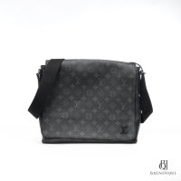 LV DISTRICT MESSENGER 31 ECLIPSE MONOGRAM CANVAS SHW