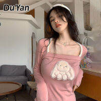 Du Yan เสื้อโค้ทกันหนาวเข้ารูปกระต่ายสีขาวผ้ากำมะหยี่สไตล์เก๋ไก๋สำหรับผู้หญิงเสื้อโค้ทกันล่างแบบไม่สม่ำเสมอจนถึงสวมใส่