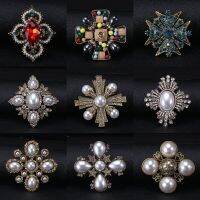 Baroque Vintage Cross Pearl Rhinestone เข็มกลัด Pins สำหรับผู้หญิง Lady Luxury Exquitsite ป้าย Retro งานแต่งงาน Corsage เข็มกลัด