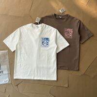 ♀Loeweตะเภารุ่นสูงสุดของ Bao Zai 2023ss ใหม่ฤดูใบไม้ผลิและฤดูร้อนเสื้อยืดลายปักสามมิติความคมชัดของสีที่ตรงกันทั้งหมด