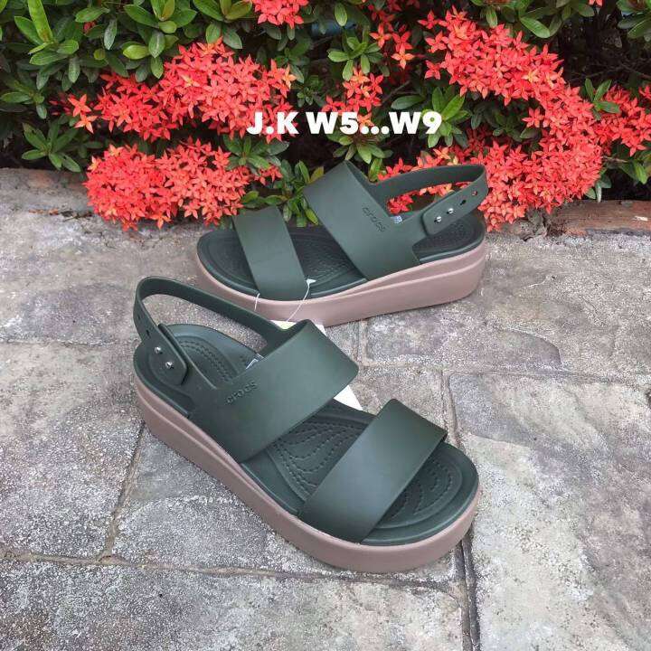 รองเท้าแตะผู้หญิง-crocs-brooklyn-low-wedge-รองเท้ารัดส้น-รองเท้าแตะลำลอง-รองเท้าครอส์-รองเท้าเผื่อสุขภาพ-รองเท้าแตะแฟชั่น