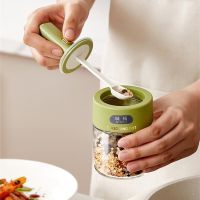 【LZ】✵▪❄  Telescopic Tempero Jar com Colher Tampa Caixa De Temperos Selado Sal Garrafa Acessórios de Cozinha Household 1Pc