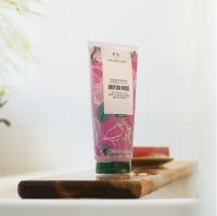 THE BODY SHOP BRITISH ROSE SHOWER SCRUB 200ML