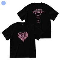 เสื้อยืดแขนสั้นลําลอง ผ้าฝ้าย ทรงหลวม พิมพ์ลาย KPOP BLACKPINK BORN PINK LISA JISOO ROSé JENNIE แฟชั่นฤดูร้อน สไตล์เกาหลี และฮาราจูกุ สําหรับผู้ชาย