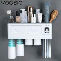 VOGSIC ชั้นวางของแขวนของแปรงสีฟัน1/2/3/4/5ถ้วยพร้อมลิ้นชักยาสีฟันที่บีบจัดระเบียบสำหรับชุดอุปกรณ์ในห้องน้ำในบ้าน Bopbmn