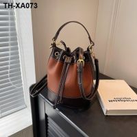 2023 new PU material bag senior feeling a bucket with a small bag stitching mini bag shoulder inclined shoulder bag bag