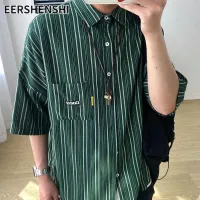 EERSHENSHI เสื้อเชิ้ตแขนขาสั้นแบบลำลองหลวมสำหรับผู้ชาย เสื้อเชิ้ตลายทางแนวตั้งทรงหลวมบาง