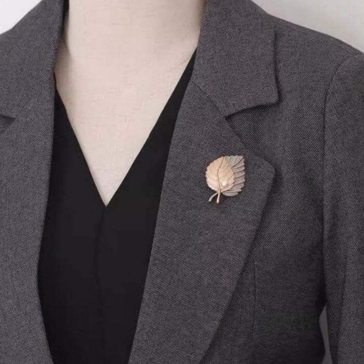 kui-min-เข็มกลัดติดปกใบเมเปิลสำหรับผู้หญิงเข็มกลัดติดเสื้อโค้ทเข็มกลัดมุกเลียนแบบเครื่องประดับเสื้อผ้า