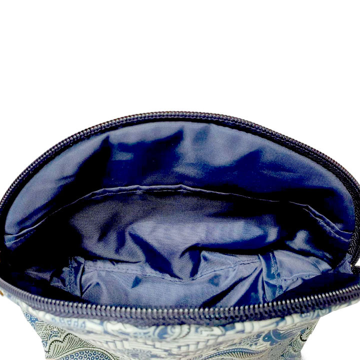 กระเป๋าเครื่องสำอางผ้าบาติก-cosmetic-bag-with-batik-pattern-canvas-c107-blue-ร้าน-east-flowers