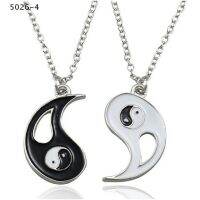 5026-4 2pcs Kalung Persahabatan Liontin Yin Yang Warna Hitam / Putih Untuk Pasangan 5211059▲▬☍