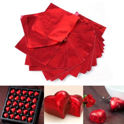 ห่อฟอยล์ช็อกโกแลตหวานทรงสี่เหลี่ยมสีแดง200ชิ้น/ล็อตห่อลูกอมลูกอมของขวัญแต่งงานเจ้าสาวกระดาษห่อขนาด8X8ซม.