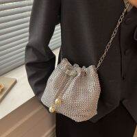 กระเป๋าเพชรที่ละเอียดอ่อน Rhinestone เย็นกระเป๋า Crossbody กระเป๋าถังกระเป๋ากระเป๋าถือกระเป๋าสะพายของขวัญสำหรับแฟน