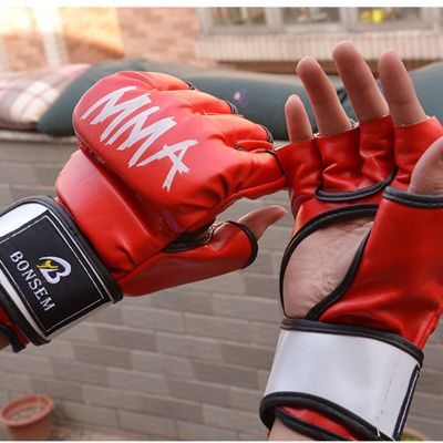 สไตล์ใหม่ถุงมือมวยเตะการต่อสู้ MMA ถุงมือหนัง PU มวยครึ่งนิ้วถุงมือคาราเต้มวยไทยถุงมือ MMA ไทยอุปกรณ์การฝึกอบรมมืออาชีพ