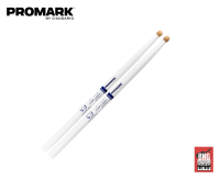 Promark TXDC17W Scott Johnson ไม้กลอง Drumsticks ไม้กลองคุณภาพเยี่ยมซิกเนเจอร์ของ Scott Johnson มือกลองคนดังที่ทำจากไม้ฮิคคอรี่ หัวไม้แบบวงรี แข็งแรงทนทาน