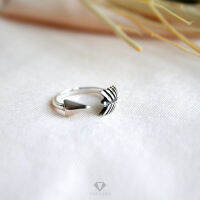 แหวนลูกศร Arrow Ring แบบหัวจรดหางศร ตัวเรือนรมดำชักเงา (R100)