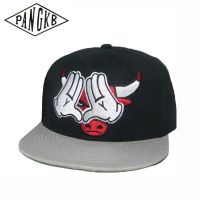 【KFAS Clothing Store】 PANGKB ยี่ห้อ BLACK BULL หมวกสีดำ Hip Hop Street Dance Snapback หมวกสำหรับผู้ชายผู้หญิงผู้ใหญ่กลางแจ้ง Casual Sun เบสบอลหมวกกระดูก