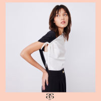 [asv ss23] Asv Side-ruched Top เสื้อผู้หญิง แขนกุด แต่งรูดผูกโบว์ที่ไหล่ ดีเทลตัดต่อผ้าสีขาว-ดำ