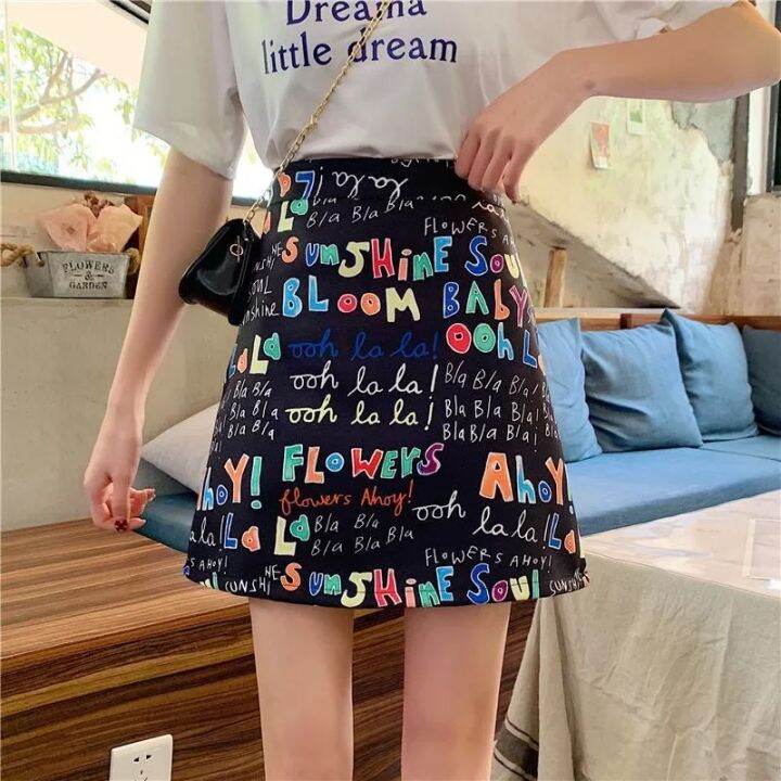 พร้อมส่ง-fashion-dress-shop-กระโปรงทรงเอเอวสูงกราฟฟิตีสไตล์ฮ่องกง-เทรนด์ใหม่-กระโปรงสั้น