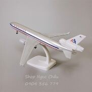 Mô Hình Máy Bay Chiến Đấu American MD-11 20cm có bánh xe