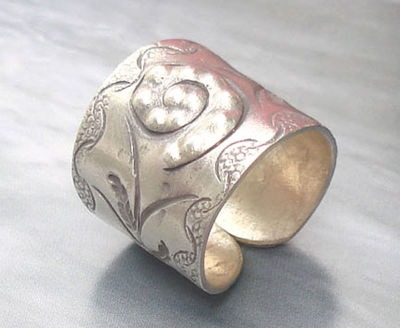 Flower Karen hill tribe silver are unique. beauty as a valuable souvenir.Valuable gifts for loved ones Size 7.5  O