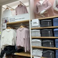 Uniqlo เสื้อคาร์ดิแกนมีซิปป้องกันรังสียูวีของผู้หญิง UPF50เบาและระบายอากาศได้ชุดป้องกันแสงแดด E444531/462095