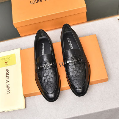 [ภาพจริง] รองเท้าดีไซเนอร์ Louis รองเท้าผู้ชาย,รองเท้าธุรกิจคลาสสิกรองเท้าหนังลายนูนรองเท้าบุรุษหรูหรา Vuiton