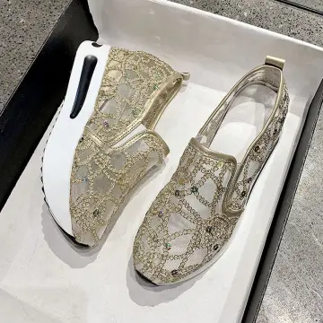 Gold on sale gym shoes