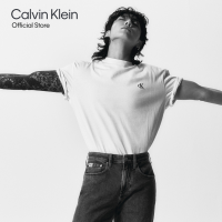 CALVIN KLEIN เสื้อยืดผู้ชาย ทรง Relaxed รุ่น 40HM229 YAA - สีขาว