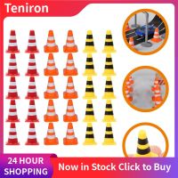 Teniron 30pcs ขนาดเล็กการจราจรกรวยสัญญาณจราจรสัญญาณการจราจรขนาดเล็กบนถนนกรวยแกล้งทำเป็นเล่นของเล่นเล่น