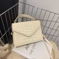 [COD] embossed flap square bag 2023 new fashion retro foreign style simple shoulder Messenger