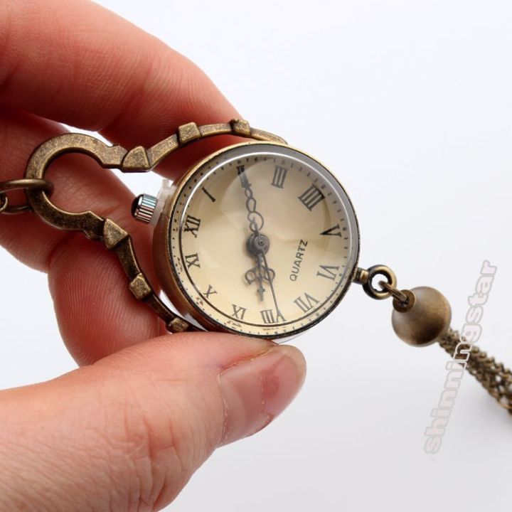 นาฬิกาควอตซ์ทรงกลมแก้วเล็กสำหรับบรอนซ์สไตล์วินเทจโบราณเป็นของขวัญจี้สร้อยคอผู้หญิง