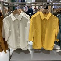 Uniqlo เสื้อผ้าผู้หญิงห้องลองเสื้อ2022ฤดูใบไม้ผลิและฤดูร้อนเสื้อแขนสั้นสีทึบหลวมลำลองทุก Y447438แขนห้าส่วน