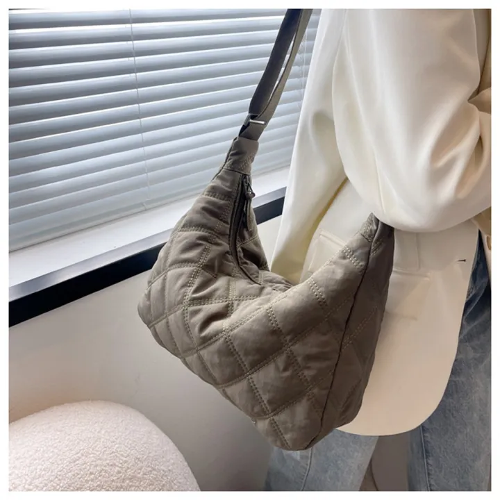 designer-tote-bags-fashionable-shoulder-bags-versatile-handbags-hobo-shoulder-bag-womens-tote-bag-puffy-tote-bag