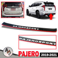 กันรอยท้าย  สำหรับ รุ่น MITSUBISHI PAJERO SPORT  ( มิตซูบิชิ ปาเจโร่ ) ปี 2019 - 2021 สีดำ โลโก้สีขาว